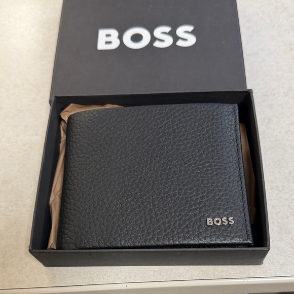 BOSS Black Pebbled Leather Card & Cash Wallet New Crosstown Trifold